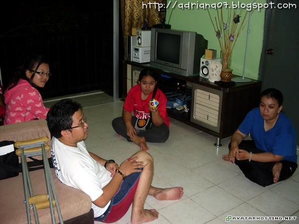 We watch TV SDC10054