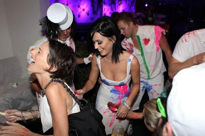 online photo album storage fine art prints avatar image 20091026katyperrybirthdayphotos043