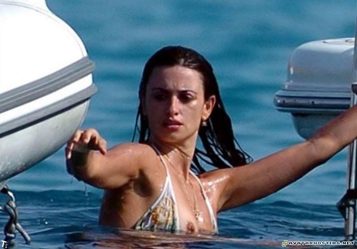 painters female avatar avatar arena nipslip_71