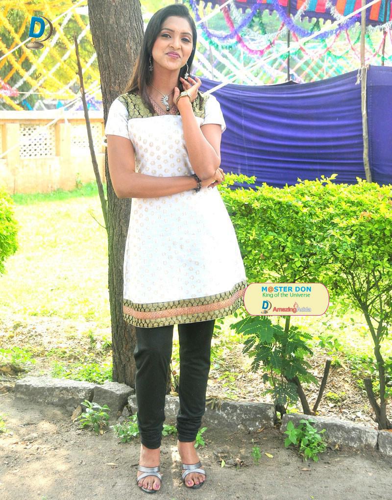 free avatars 100 x 100 pixels animated avatars sanchita_padukone_28copy