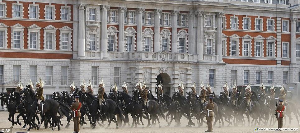 sculpture avatar the last air bender insects habitats article13809830BC9F68200000578451_964x428