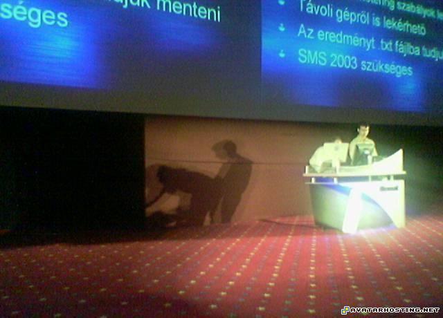 windows blue screen on presentation 165109808